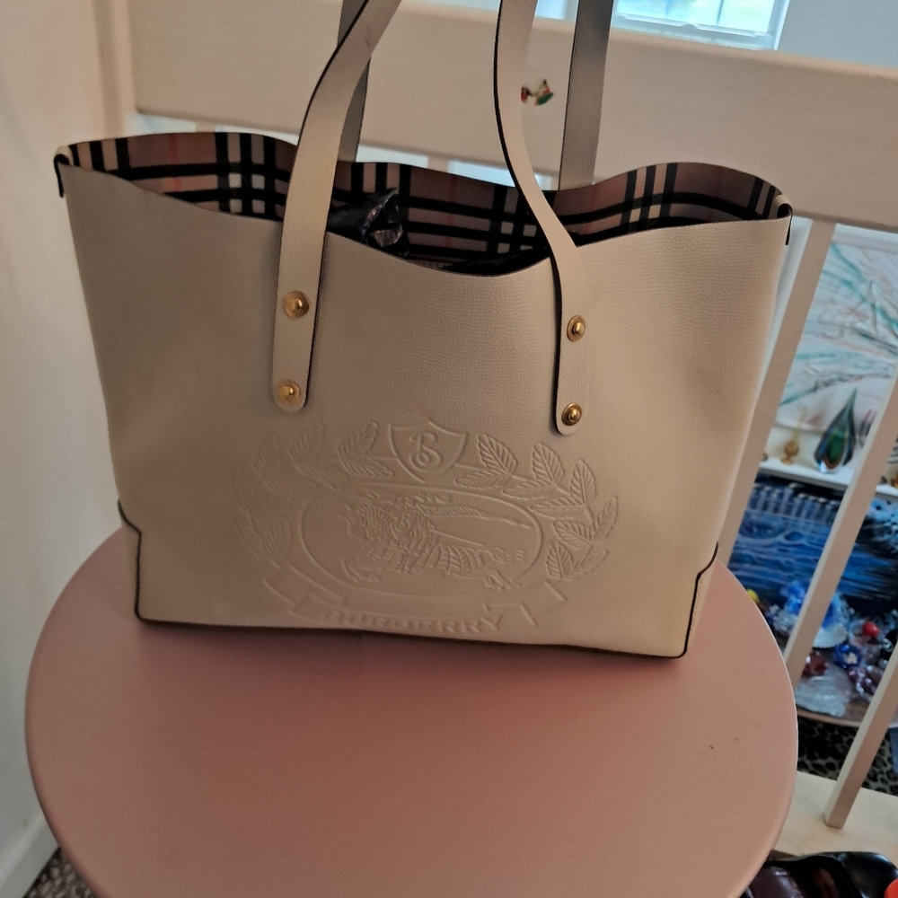Burberry Women's Purse Cream Crest Embossed Leather Calfskin Check Lining